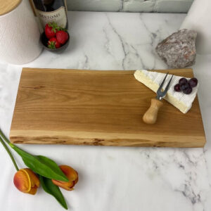 Cherry cheeseboard that can be personalized.