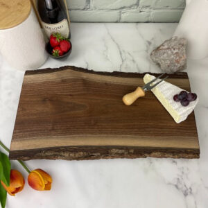Walnut cheeseboard for engraving